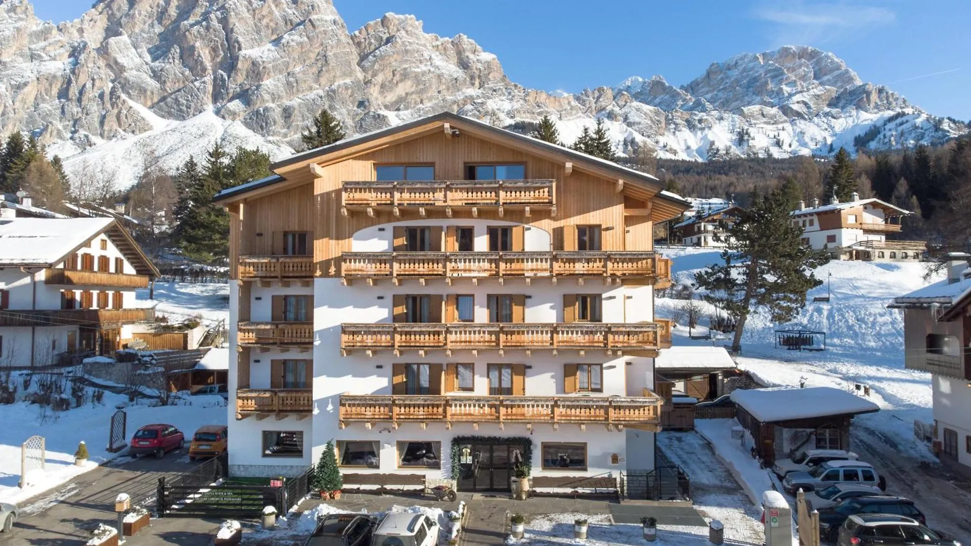 فندق Camina Suite And Spa كورتينا دامبيتزو