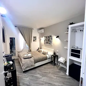 https://spagna-rooms.it-romehotels.com