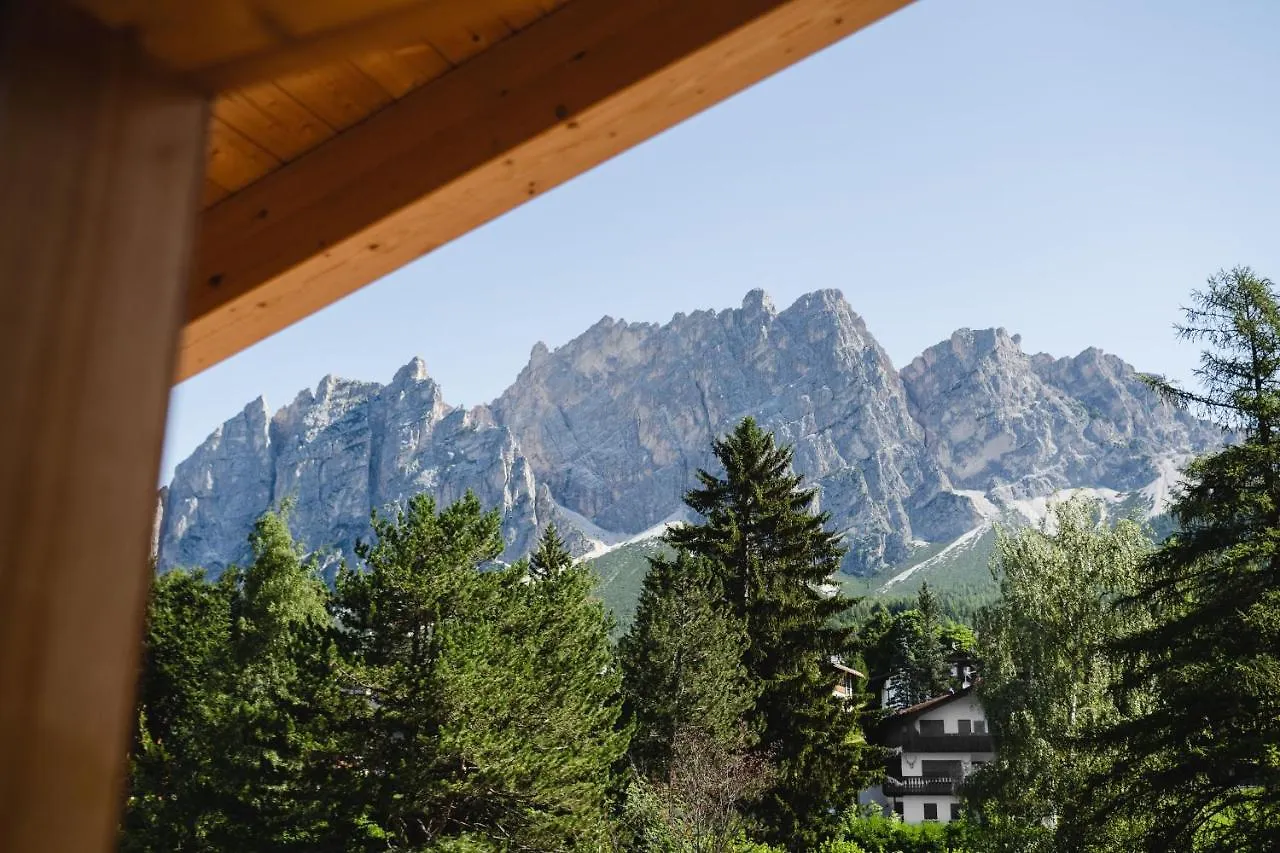 Camina Suite And Spa Cortina dʼAmpezzo 4*,